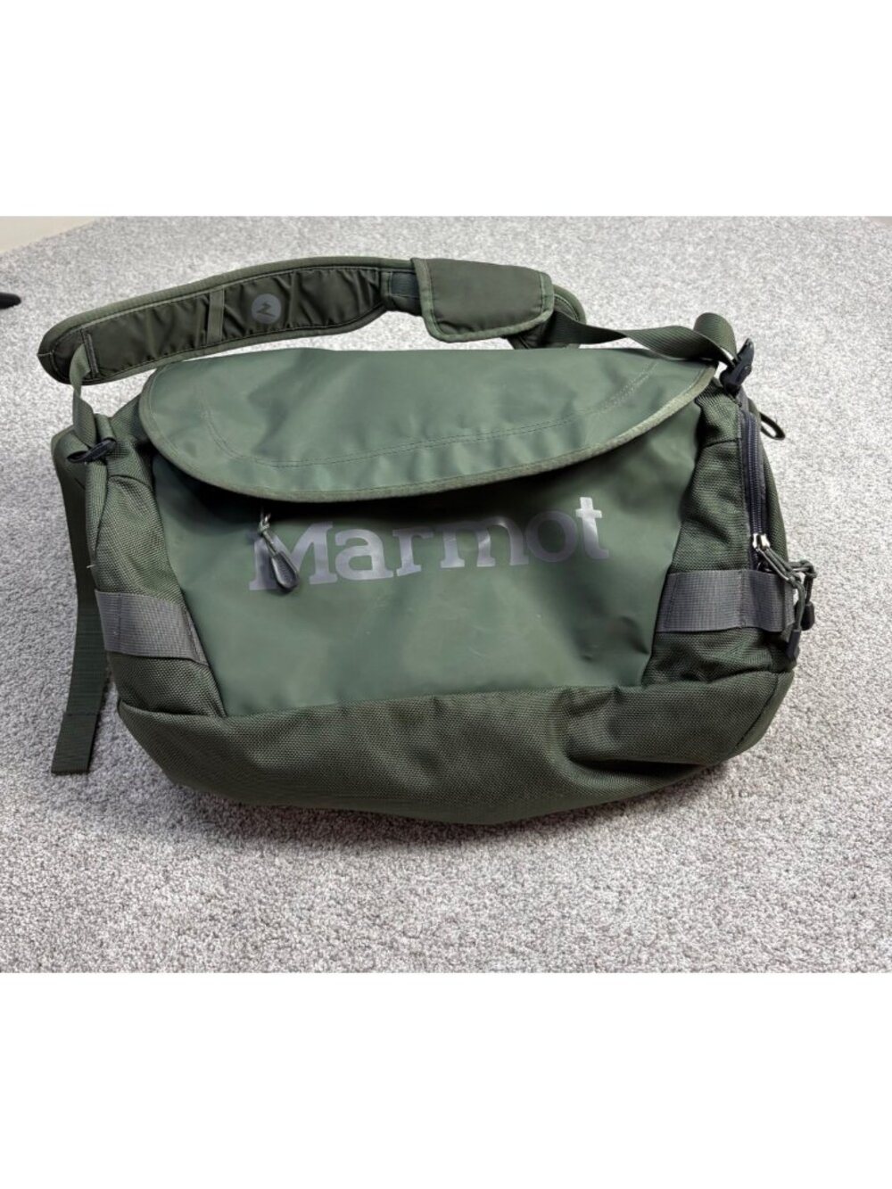 Marmot Long Hauler Duffle Bag Green Durable Nylon Adjustable Strap Compartments